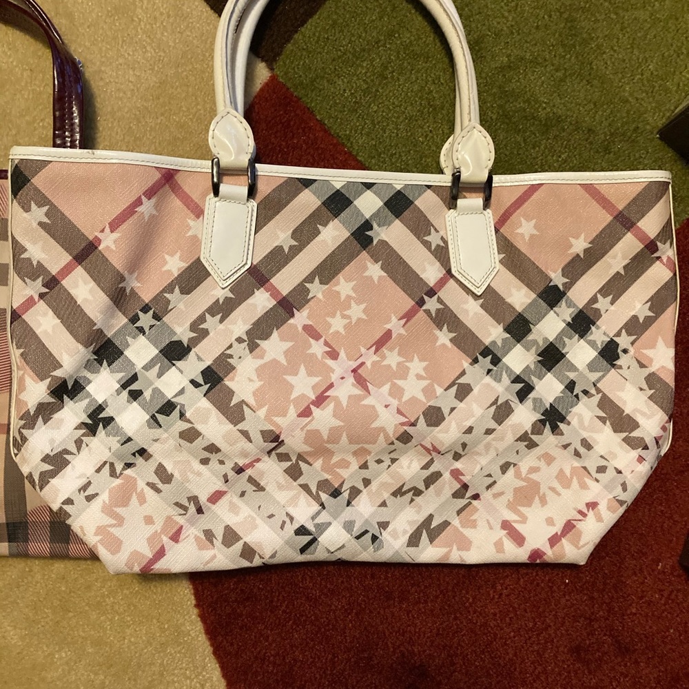 💯 Authentic white Burberry Stars limited edition - Picture 1 of 12